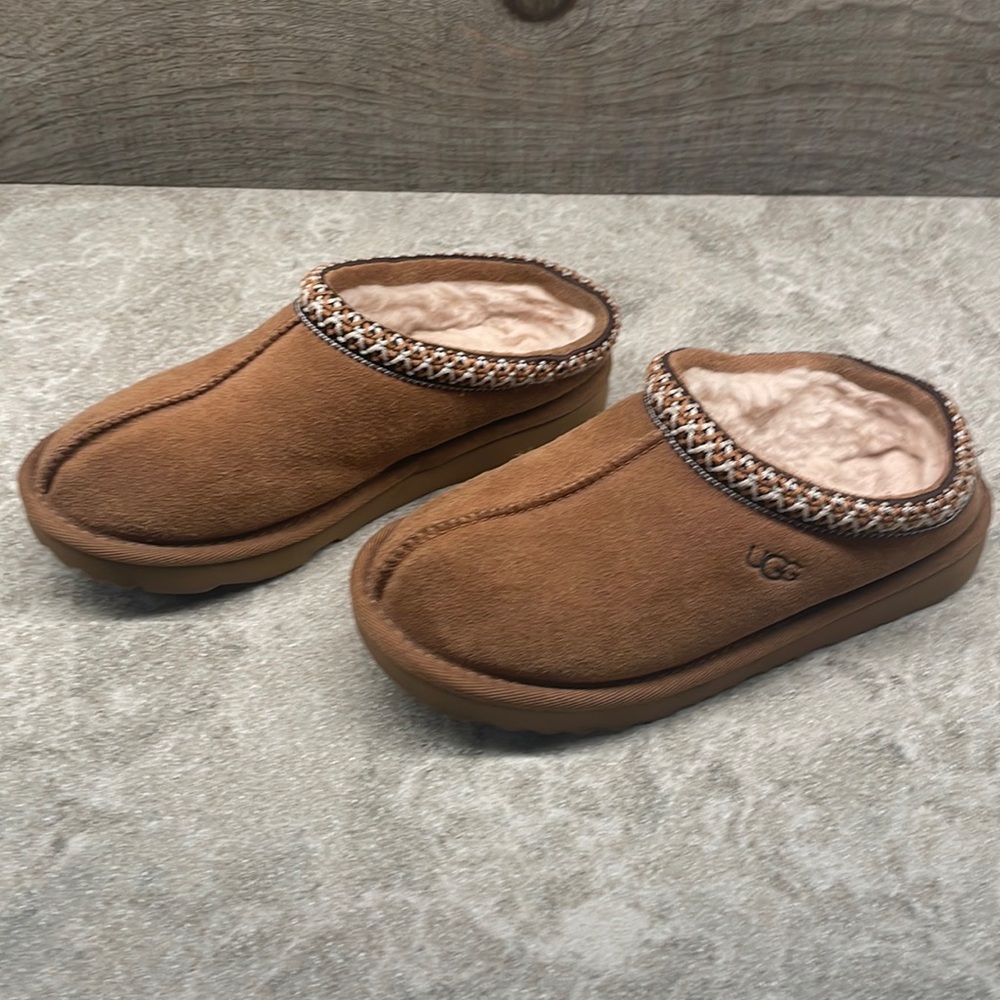 Kids Ugg slippers size 2